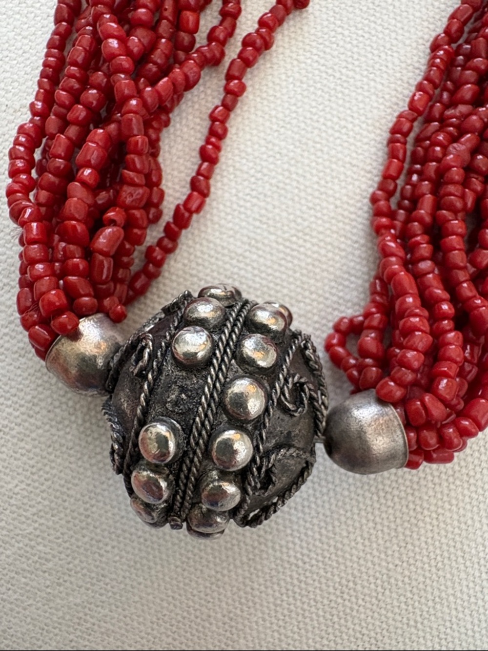 Vintage Ethnic Red Glass Seedbead and  Tibetan Silver Accents - See Photos - Picture 2 of 7
